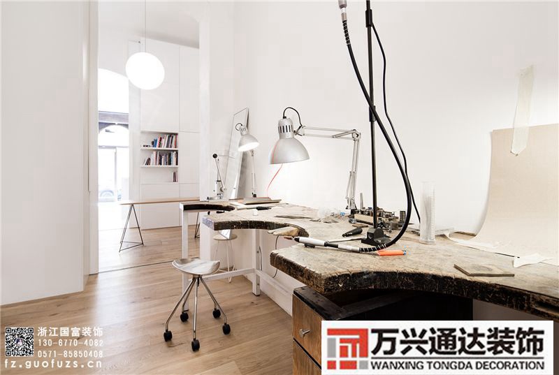 網(wǎng)絡(luò)傳媒工作室裝修效果圖的簡(jiǎn)單介紹